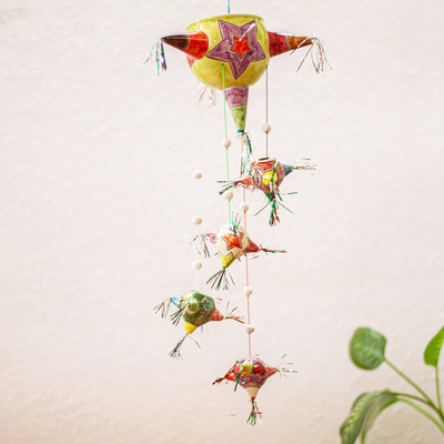 Campana de viento de cerámica, 'Piñata Cascade' - Campana de viento de cerámica con temática de piñata pintada a mano