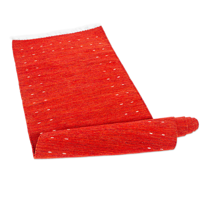 Corredor de lana, 'Simplicidad zapoteca en chile' (2.5x10) - Corredor de lana roja tejido a mano (2.5x10)