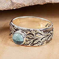 Anillo de cóctel de topacio azul, 'Leaf Encounter' - Anillo de topacio azul con motivo de hoja