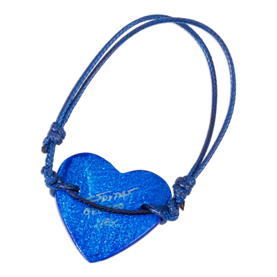 Armband mit Anhänger aus Pappmaché - Verstellbares Armband mit blauem Herz und goldenem Besatz aus Pappmaché