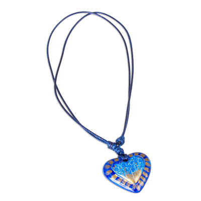 Halskette mit Pappmaché-Anhänger - Verstellbare Halskette mit blauem Herz und goldenem Besatz aus Pappmaché