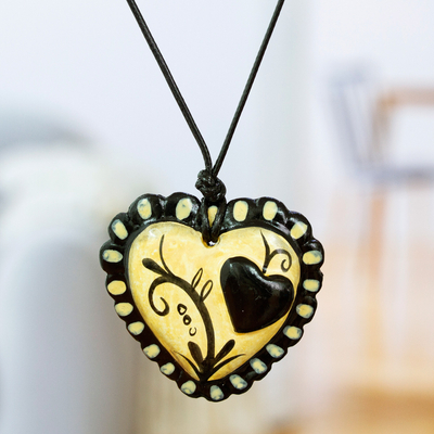 Halskette mit Pappmaché-Anhänger - Handbemalte schwarz-beige Pappmaché-Herzkette