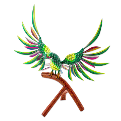 Escultura de alebrije de madera, 'Perky Green Parrot' - Escultura Alebrije de loro verde hecha a mano de México