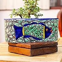 Macetero de cerámica de Talavera, 'Pescado Azul' - Macetero de cerámica con temática de pescado estilo Talavera de México