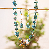 Conjunto de aretes y collar de turquesa, 'Flor de maíz' - Conjunto de joyería de turquesa reconstituida de plata esterlina de México