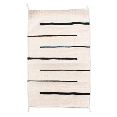 Peldaño de lana zapoteca, (2x3.5) - Tapete moderno de lana zapoteca negro sobre tejido blanco a mano 2x3.5
