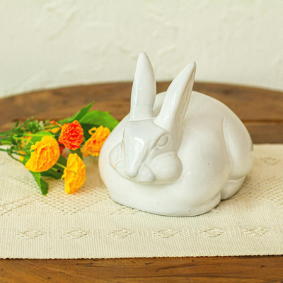 Keramik-Figur, 'Weißes Kaninchen' - Signierte handgefertigte weiße Kaninchen Keramik Figur aus Mexiko
