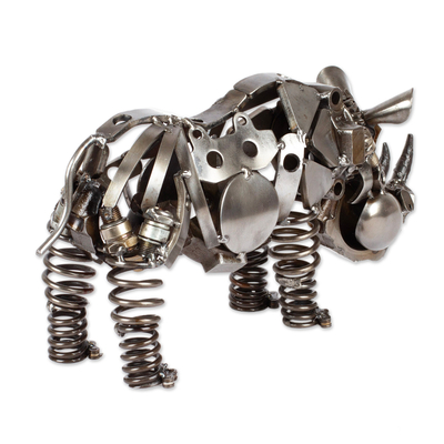 Upcycling-Skulptur aus Autoteilen - Recycelte Autoteil-Mutter-Nashorn-Skulptur aus Mexiko