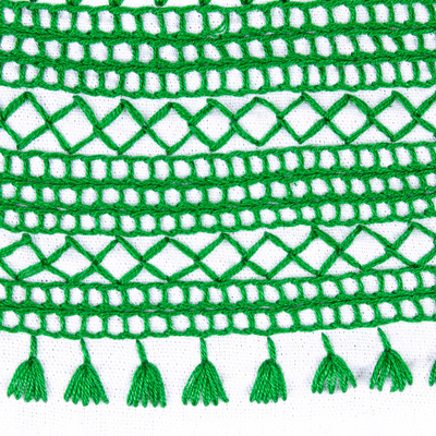 Bestickte Baumwollbluse - Handbestickte weiße Baumwollbluse mit grüner Stickerei