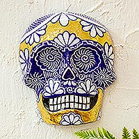 Keramikmaske, „Goldener Totenkopf“ – Talavera-Schädel-Wandmasken-Plakette mit Blattgold aus Mexiko