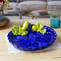 Plato de cerámica, 'Cosecha Azul' - Plato de Mayólica Azul y Amarillo