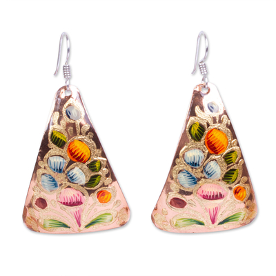 Ohrringe aus Kupfer, 'Floral Pyramid', baumelnd - Handbemalte dreieckige Ohrringe aus Kupfer aus Mexiko