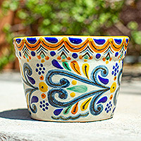 Macetero de cerámica, 'Celebración de Puebla' - Macetero Estilo Talavera Multicolor