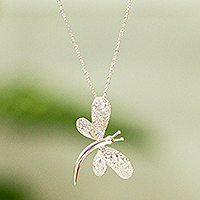 Halskette mit Anhänger aus Sterlingsilber, „Glimmering Dragonfly“ – Zierliche silberne Halskette mit Libellenanhänger von Taxco aus Mexiko