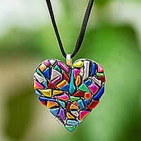 Collar colgante de vidrio fundido, 'Corazón de color' - Collar de corazón de vidrio fundido hecho a mano