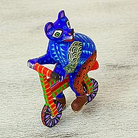 Alebrije-Skulptur aus Wolle, „Fahrradkatze“ – handbemalte Alebrije-Katzenfigur