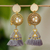 Vergoldete Kronleuchter-Ohrringe mit Zuchtperlen - Mit 14 Karat vergoldete Ohrringe mit Quasten