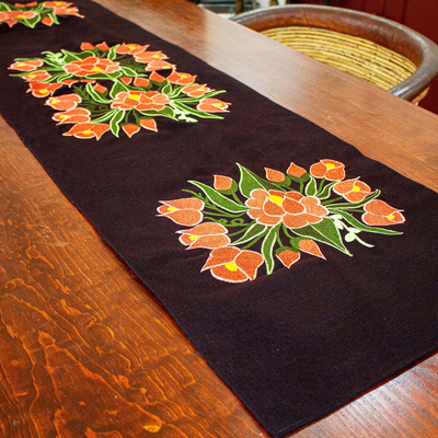 Tischläufer aus Baumwolle - Schwarzer Tischläufer aus Baumwolle mit gestickten Chiapas-Blumen