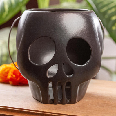 Teelichthalter aus Keramik - Handgefertigter Totenkopf-Teelichthalter
