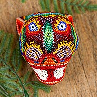 Escultura con cuentas de cerámica, 'Jaguar Rojo' - Cabeza de jaguar huichol con cuentas de vidrio de cerámica de Guadalajara