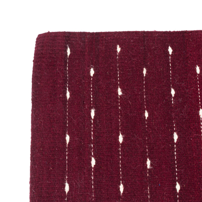 Alfombra zapoteca de lana, (2.5x5) - Alfombra zapoteca de 2.5 x 5 pies de lana teñida naturalmente en rojo oscuro