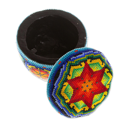 Dekorative Schachtel aus Pappmaché mit Perlen, 'Huichol-Schatz'. - Dekorative Perlenbox aus Mexiko