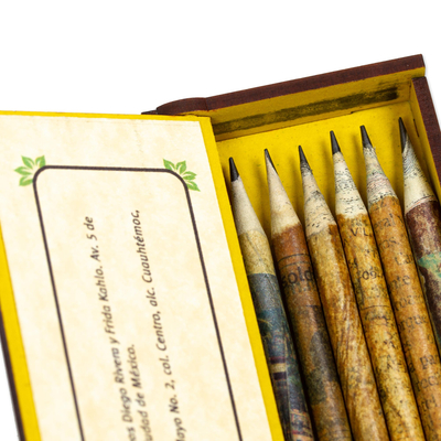 Lápices de colores con caja de madera, (juego de 6) - Caja de seis lápices hechos con papel periódico reciclado