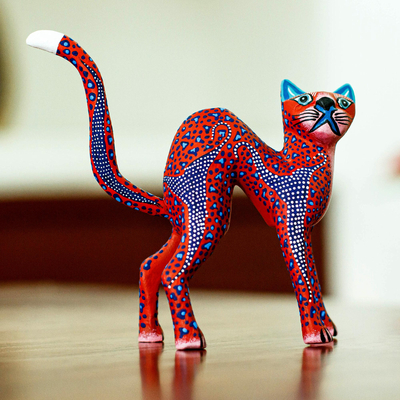 Alebrije de madera escultura - Alebrije Gato Arqueado Rojo y Azul de Oaxaca