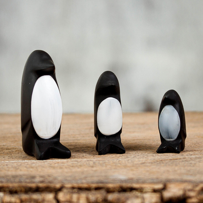 Marmorskulpturen, (3er-Set) - Drei dekorative mexikanische Pinguinfiguren aus schwarzem und weißem Marmor