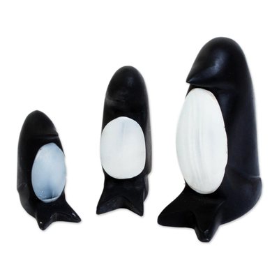 Marble sculptures, 'Penguin Parade' (set of 3) - Three Petite Mexican Black and White Marble Penguin Figures