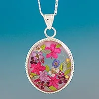 Anhänger-Halskette aus Sterlingsilber, „Antique Rose“ – altmodische Anhänger-Halskette mit rosa Blumen aus Harz