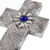 Kreuz aus Aluminium-Repousse - Mexikanisches Repousse-Wandkreuz mit Blume und blauem Glas
