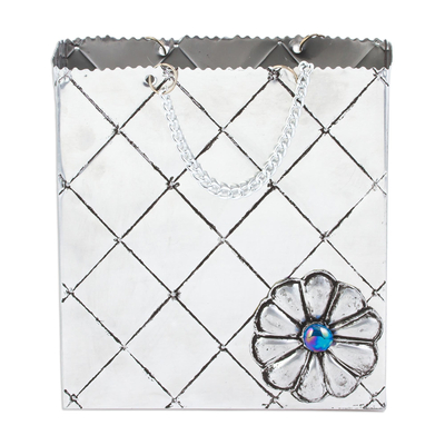 Dekorative Box aus Aluminium-Repousse - Dekorative Geschenkbox aus Aluminium mit einer Blume aus Mexiko