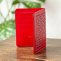 Porta pasaporte de cuero, 'Cardinal Traveler' - Porta pasaporte de cuero en relieve rojo tomate de México