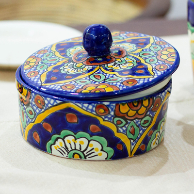 Tortilla-Servierer aus Keramik, 'Hidalgo Fiesta'. - Tortilla-Halter aus Keramik im Talavera-Stil mit Deckel aus Mexiko