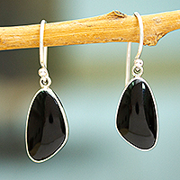 Ohrhänger aus Obsidian, „Volkanische Dreiecke“ – Ohrhänger aus Obsidian und 950er Silber mit Haken