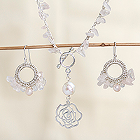Conjunto de joyas de cuarzo rosa y perlas cultivadas, 'Essence of Femininity' - Collar y aretes de piedras preciosas hechos a mano