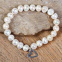 Cultured pearl charm bracelet, 'Solitary Heart' - Handcrafted Cultured Pearl Bracelet with Charm