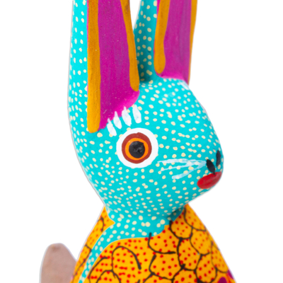 Figurilla de alebrije de madera - Figura alebrije de conejo pintada a mano.