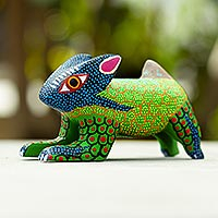 Figura de alebrije de madera, 'Liebre Verde' - Conejo Alebrije hecho a mano de México