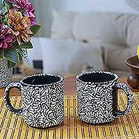 Tazas de cerámica, 'Sombras de Primavera' (par) - Pareja de Tazas de Cerámica Talavera Floral en Negro de México