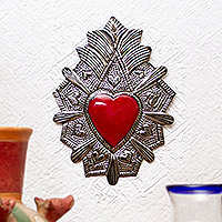 Acento de pared de estaño en relieve, 'Medallón de corazón' - Decoración de pared de estaño en relieve hecha a mano
