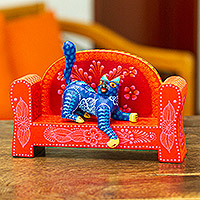 Escultura de alebrije de madera, 'Gato Azul en un Banco' (2 piezas) - Escultura de Alebrije de madera hecha a mano de México (2 piezas)