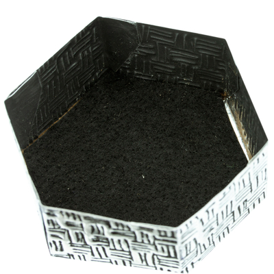 Dekorative Box aus Aluminium - Sechseckige dekorative Aluminiumbox mit Blume aus Mexiko