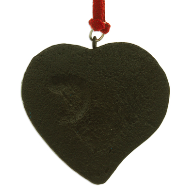 collar colgante barro negro - Collar con colgante de cerámica negra pintada a mano en forma de corazón