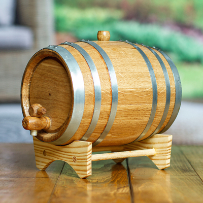 Decantador en forma de barril de madera de roble hecho a mano en