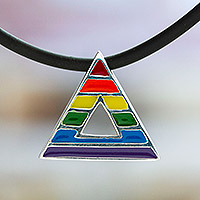 Collar colgante de plata de ley, 'Rainbow Pride Triangle' - Collar colgante temático LGBTQ+ de plata de ley unisex