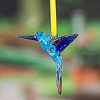 Adorno de vidrio reciclado, 'Sapphire Paradise Hummingbird' - Adorno de colibrí de vidrio reciclado soplado a mano en zafiro
