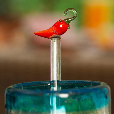 Cocktailrührer aus recyceltem Glas, 'Spicy Spirit - Mexikanischer Cocktailrührer aus recyceltem Glas mit scharfem Pfeffer