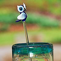 Agitador de cóctel de vidrio reciclado, 'Cheeky Blue Owl' - Agitador de cóctel mexicano de vidrio reciclado con búho azul